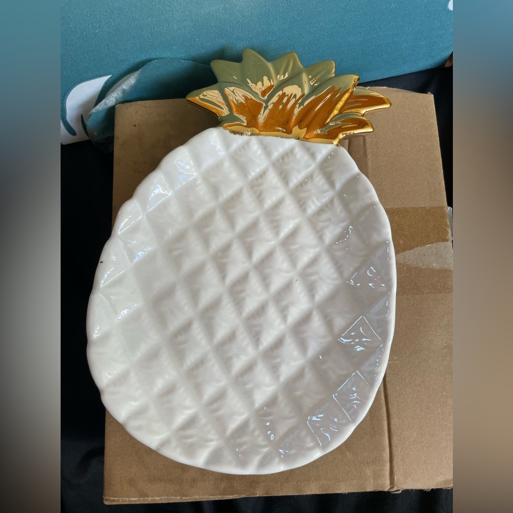 White Pineapple Ceramic Plate with Gold Accents